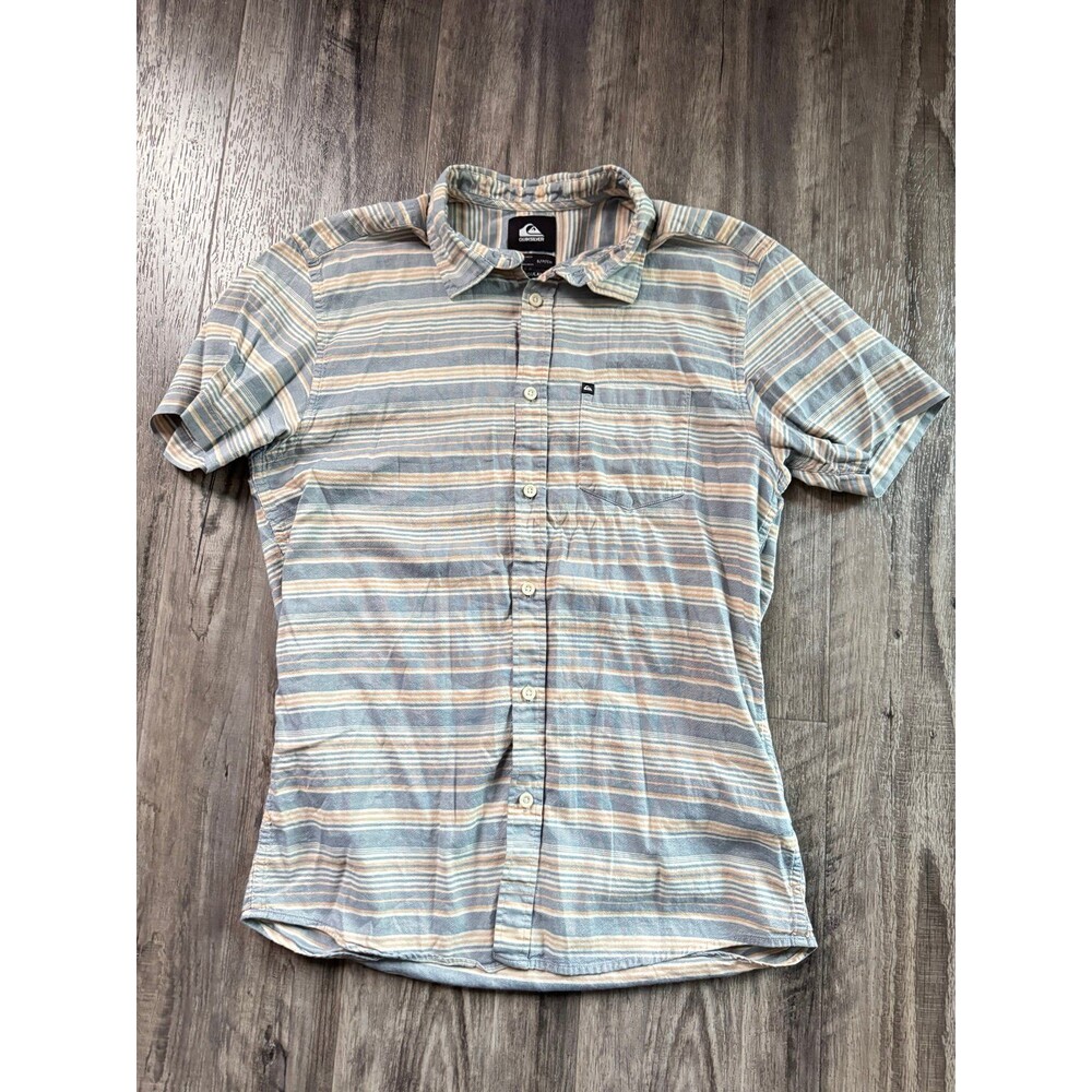 Quiksilver Waterman short-sleeve button-down shirt featuring a casual multicolor